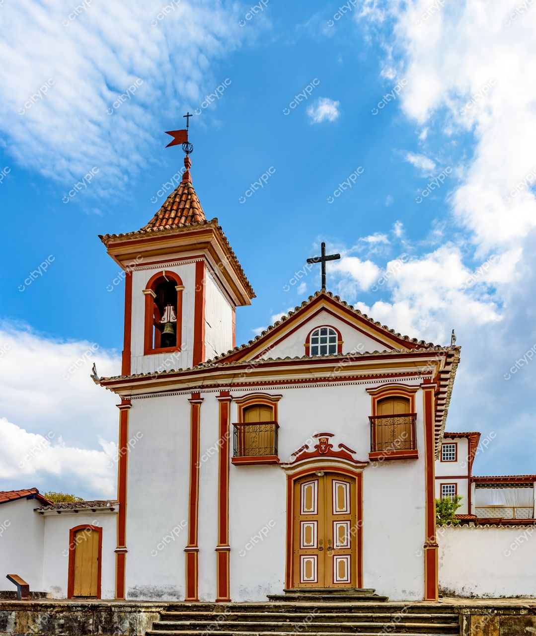 Diamantina, Minas Gerais: Igreja colonial em meio à história e cultura