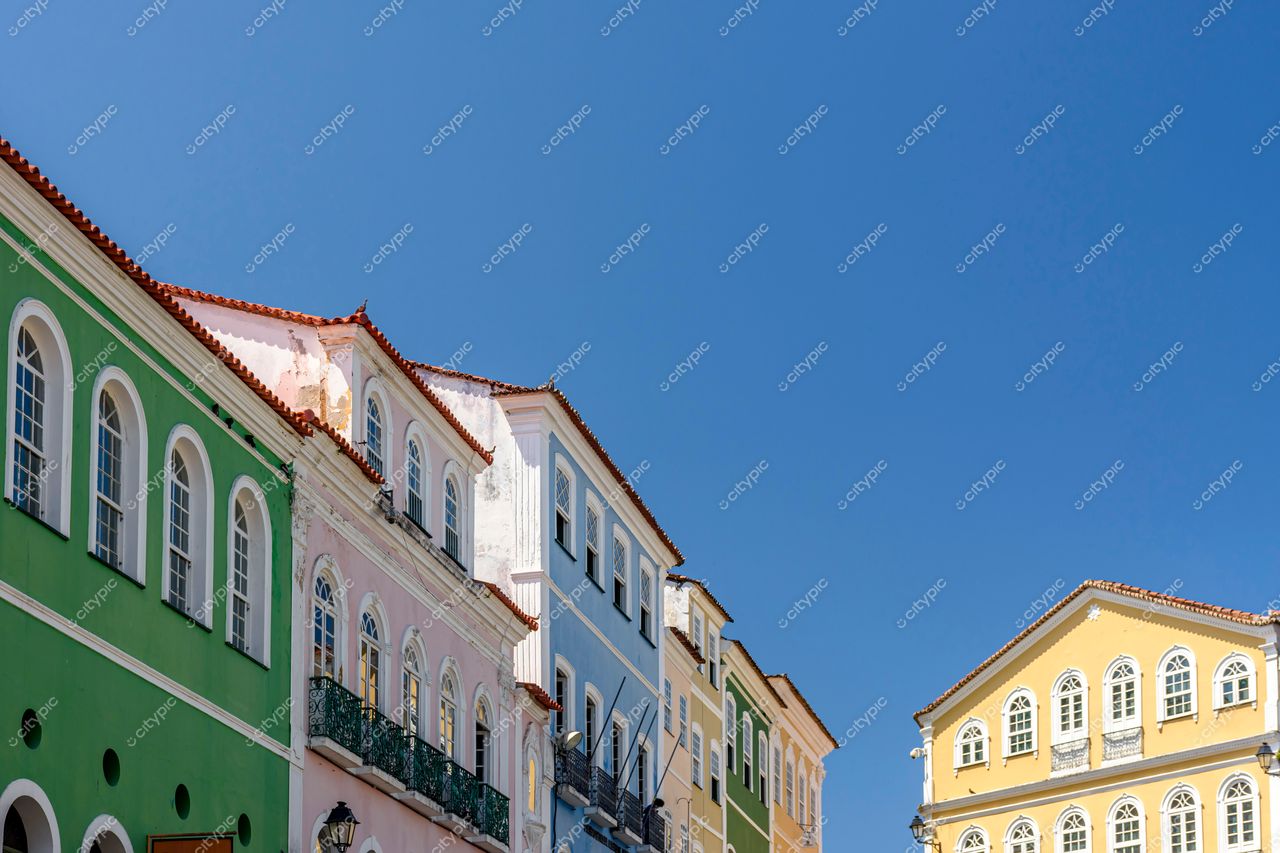 Pelourinho, Salvador: Cores e arquitetura histórica em uma vista vibrante