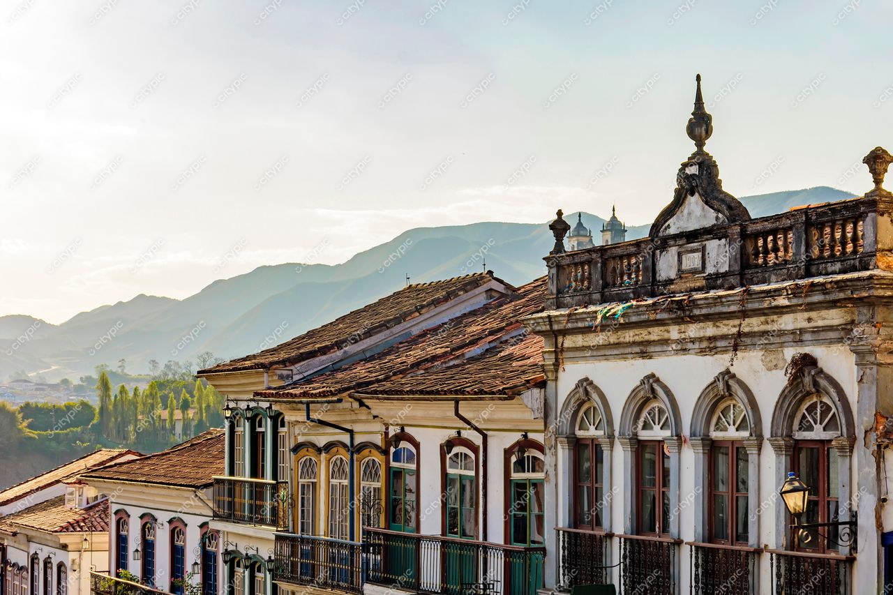 Ouro Preto: Vista pitoresca da cidade histórica e suas construções coloniais