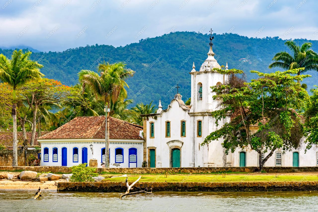 Paraty, Rio de Janeiro: Cenário pitoresco de arquitetura colonial e natureza exuberante