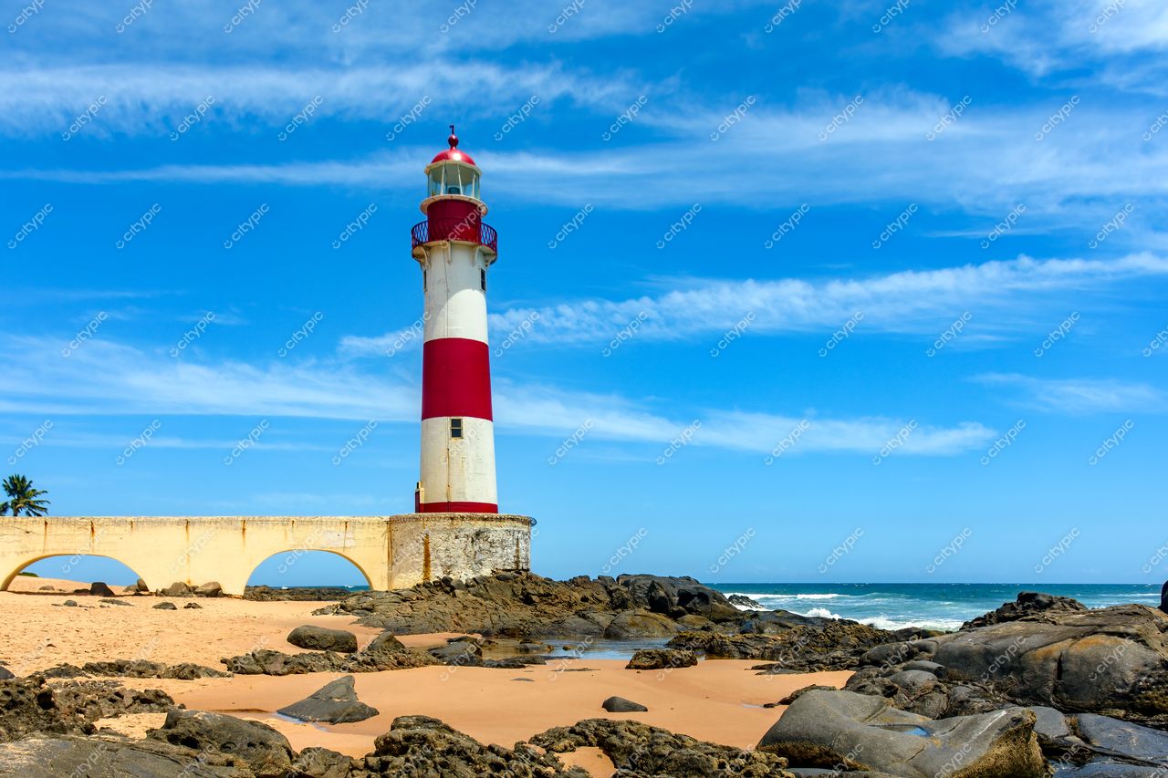 Farol de Itapuã: Beleza e História à Beira-Mar em Salvador, Bahia, Brasil