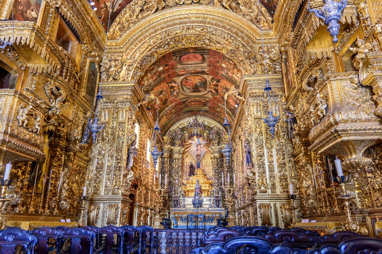 Igreja Opulenta no Centro do Rio de Janeiro: Um Espetáculo de Ouro e Espiritualidade