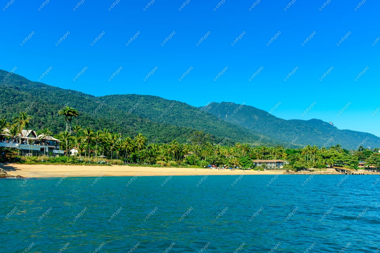 Praia paradisíaca em Ilhabela, São Paulo: um refúgio de tranquilidade e beleza natural