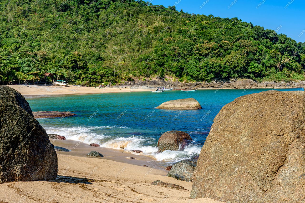 Praia das Pedras – Ilhabela, São Paulo: Um Paraíso Tropical de Beleza Natural