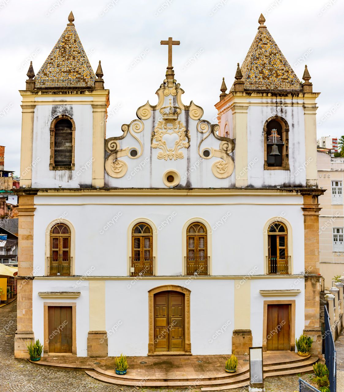 Igreja Colonial de Pelourinho em Salvador, Bahia: um pedaço da história brasileira