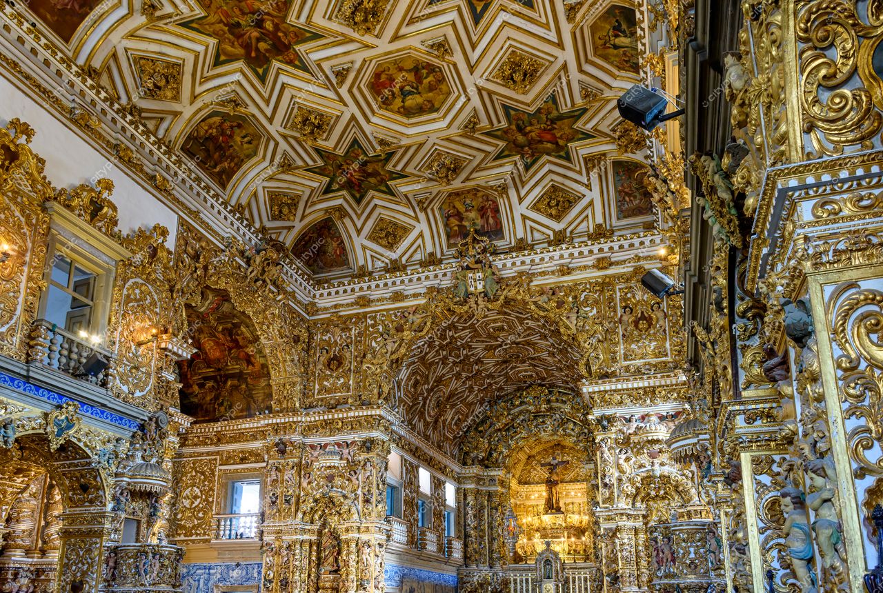 Pelourinho, Salvador, Bahia: O esplendor da arquitetura barroca em detalhes dourados e vibrantes