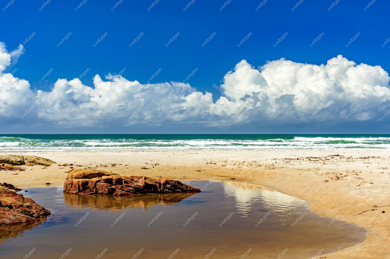 Uruçuca, Bahia: Praia deslumbrante e tranquila para relaxar e explorar a natureza exuberante do litoral baiano