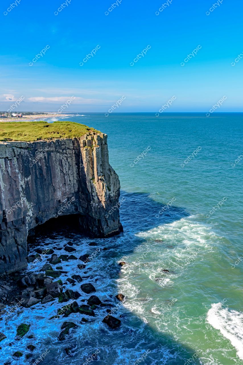 Torres, Rio Grande do Sul: A majestosa formação rochosa à beira-mar