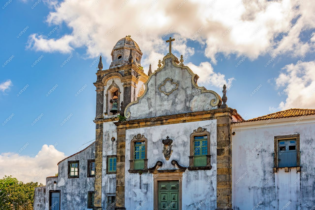 Igreja Colonial: Beleza Arquitetônica em Olinda, Pernambuco, Brasil
