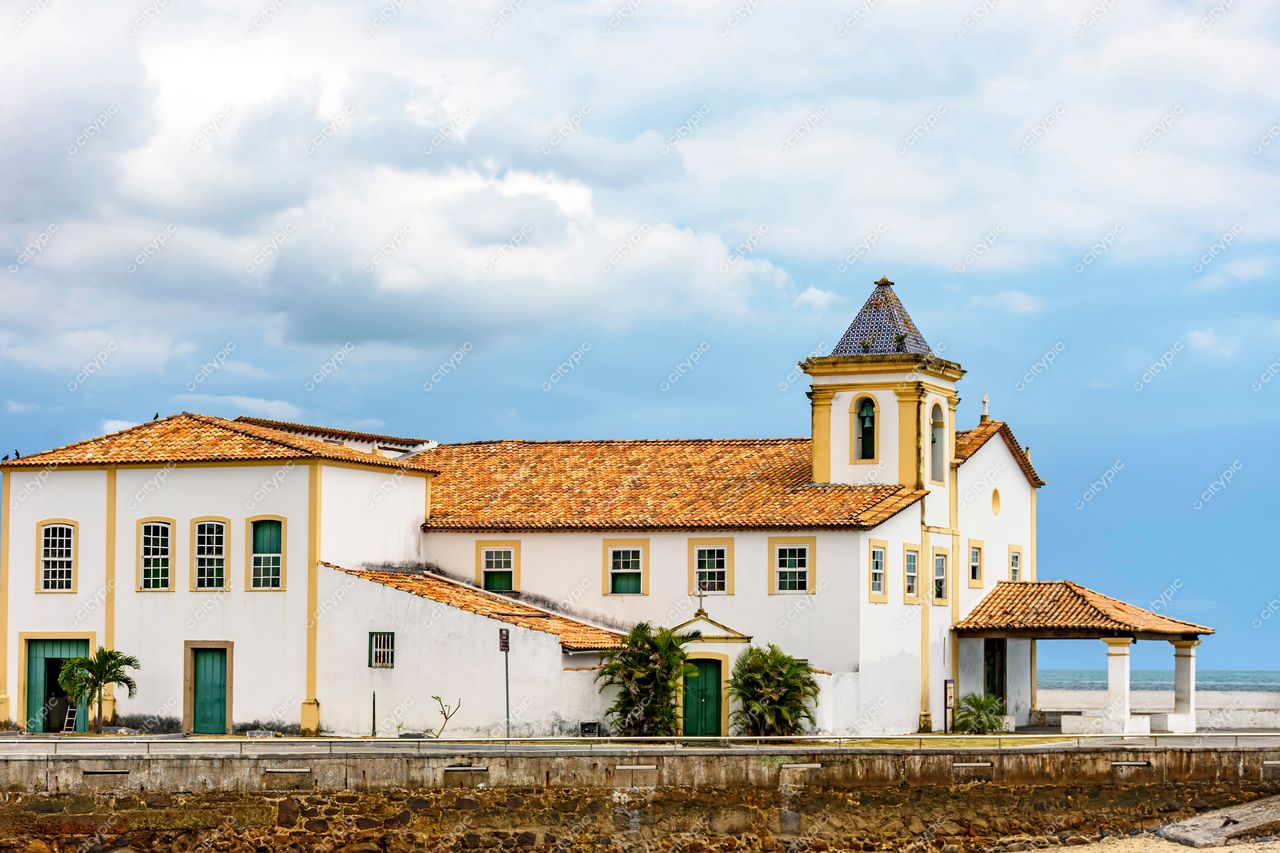 Casarão Colonial à Beira-Mar: Salvador, Bahia, Brasil