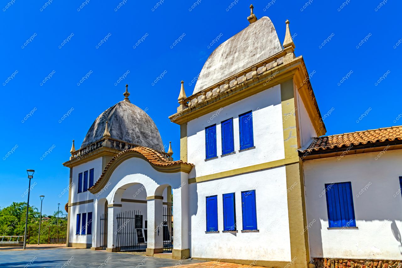 Congonhas, Minas Gerais: Arquitetura marcante em branco e azul