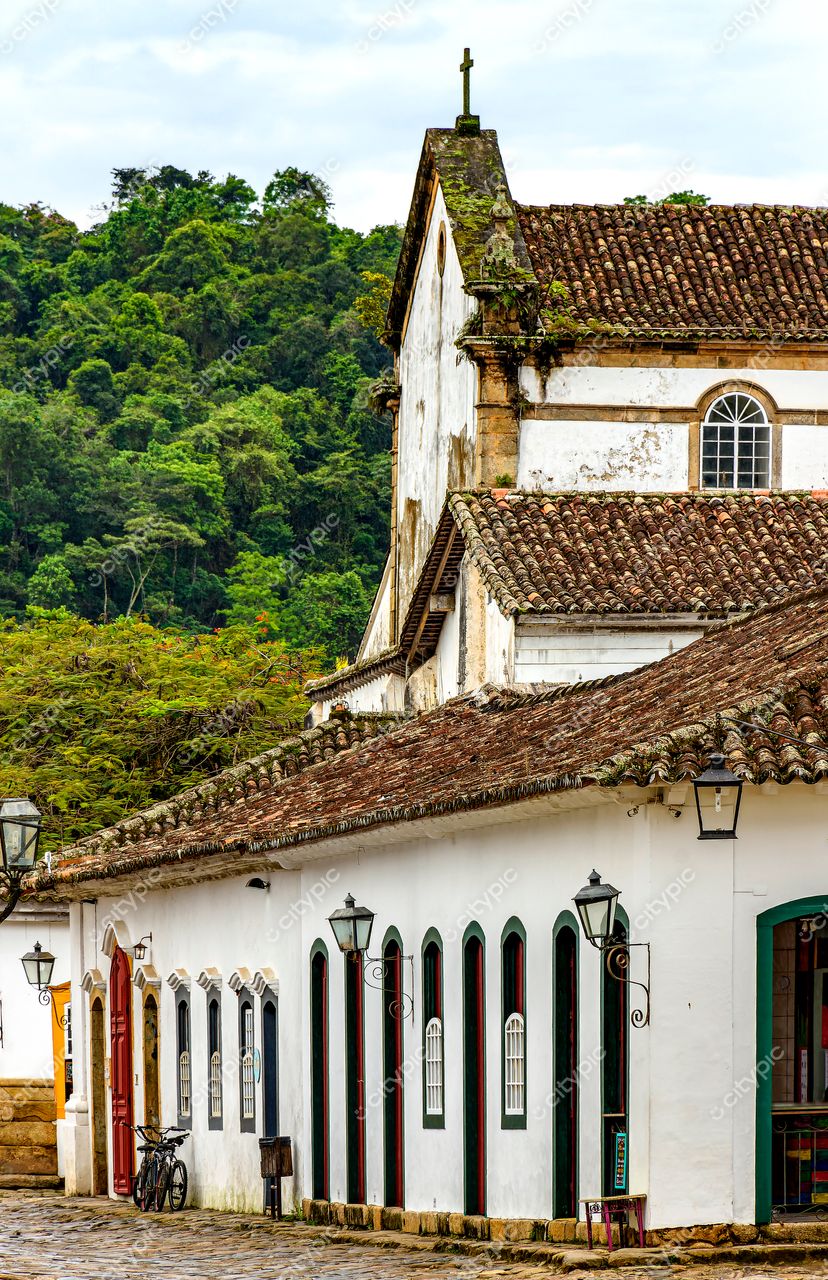 Paraty, Rio de Janeiro: Cena Urbana Encantadora no Centro Histórico