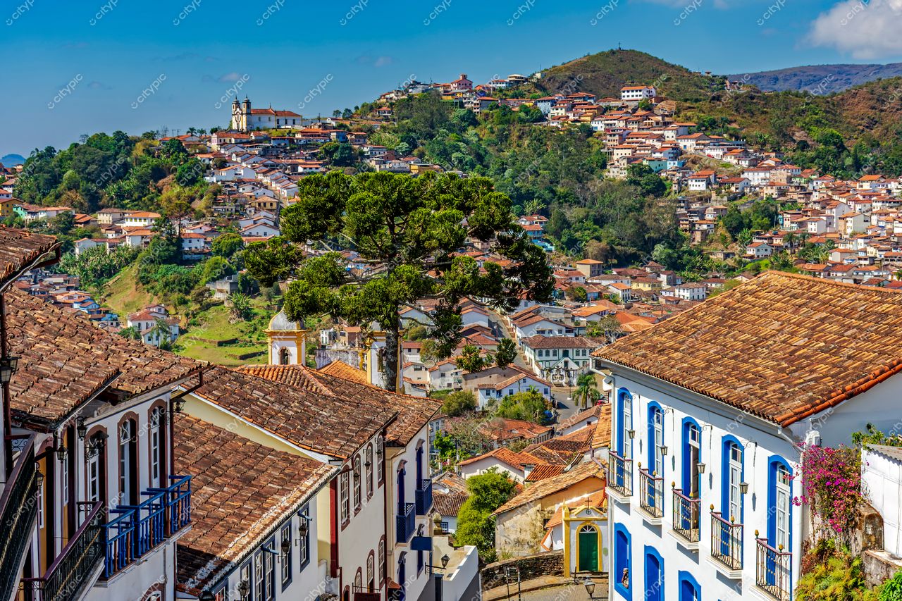 Ouro Preto, Minas Gerais: Vista panorâmica da arquitetura colonial e relevo montanhoso da região