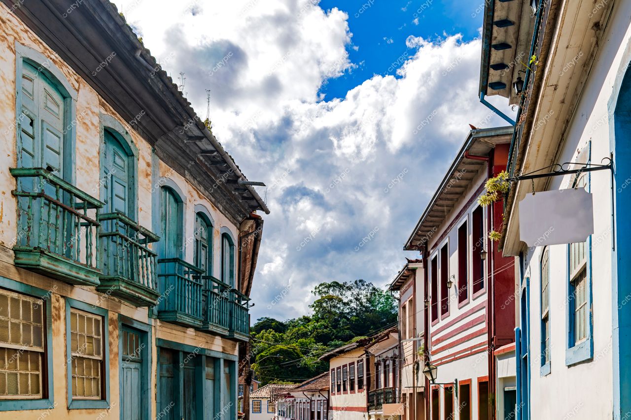 Ouro Preto, Minas Gerais: Rua pitoresca com arquitetura colonial preservada