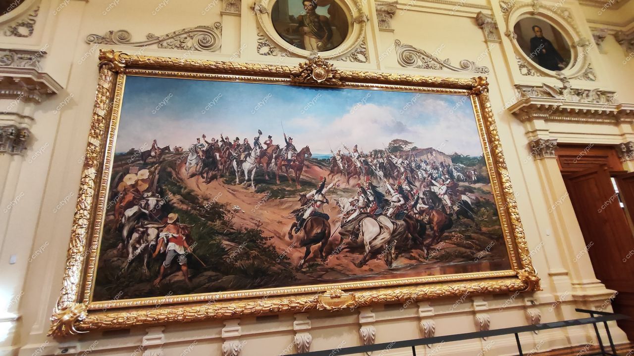 São Paulo, Brasil: Obra de arte monumental em um palácio elegante retrata cena de cavalaria intensa