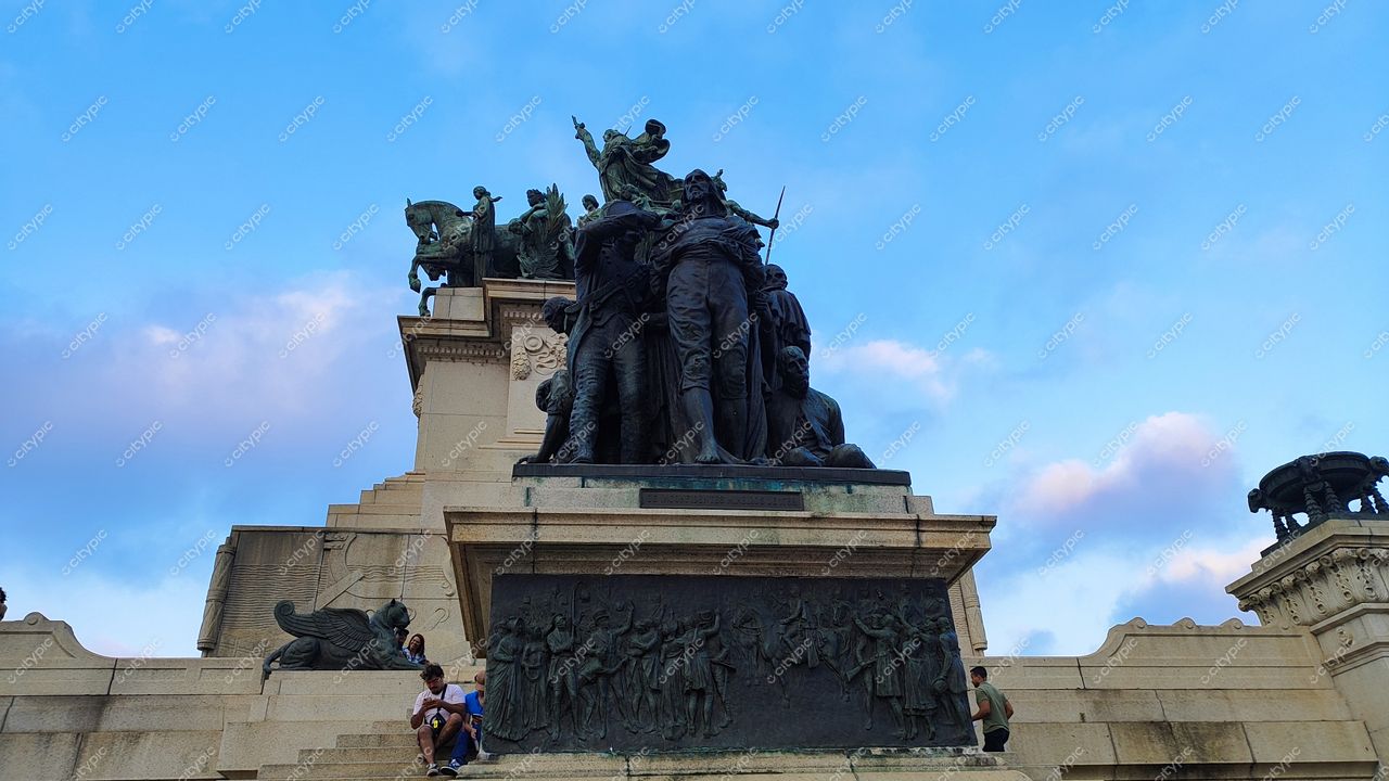São Paulo, Brasil: Monumento da Luta e Resistência com Atmosfera Serena