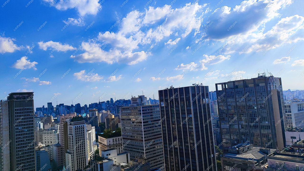 Centro Histórico de São Paulo: Vista Panorâmica em um Dia Ensolarado
