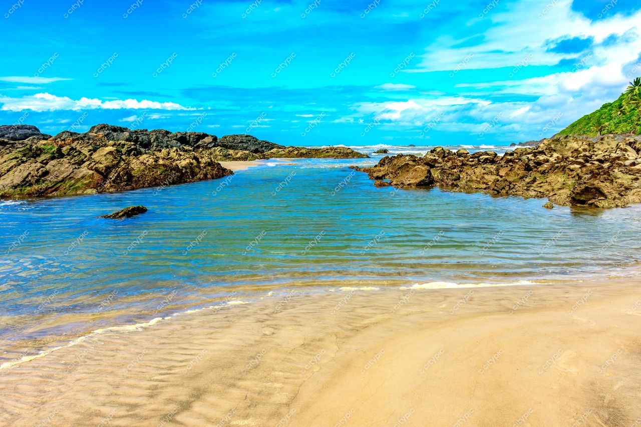 Uruçuca, Bahia: Praia de águas cristalinas e calmas