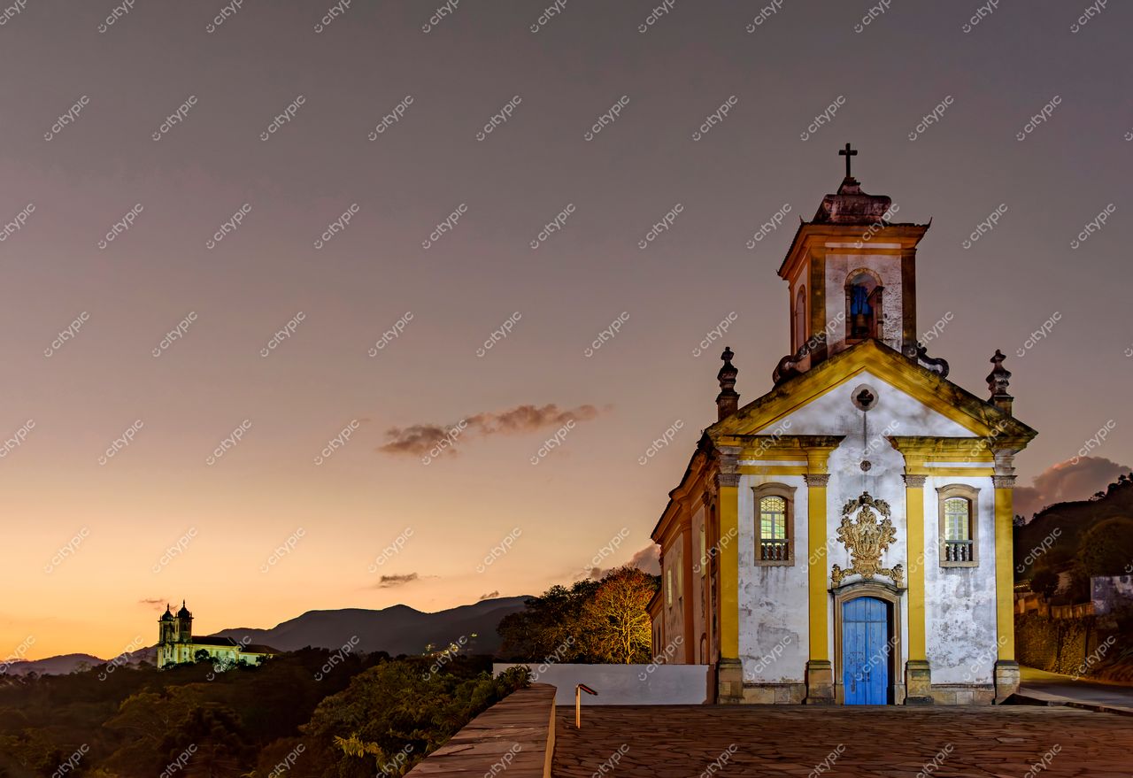 Ouro Preto, Minas Gerais: Igreja colonial ao entardecer