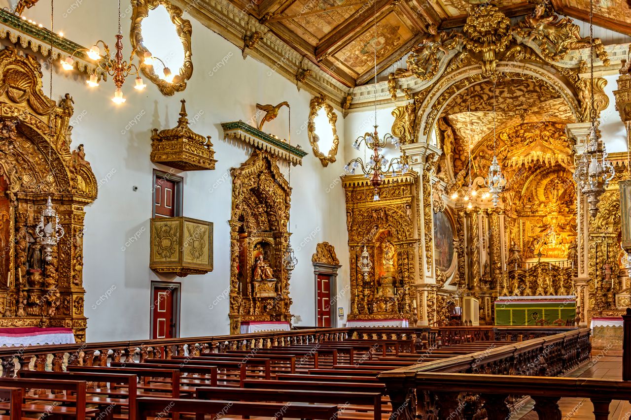 Tiradentes, Minas Gerais: Interior deslumbrante da Igreja Matriz de Santo Antônio