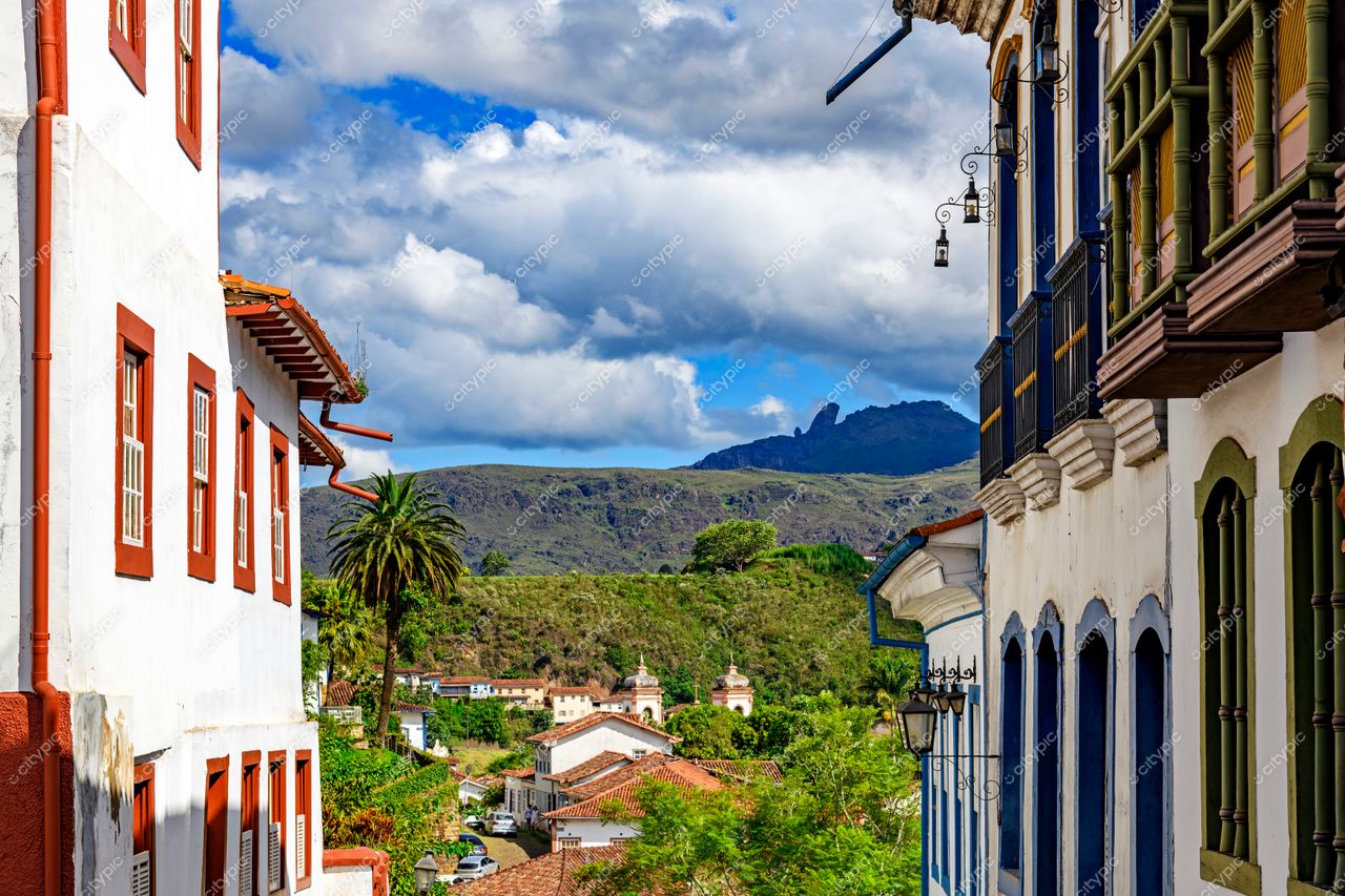 Ouro Preto, Minas Gerais: Arquitetura Colonial e Montanhas Verdejantes