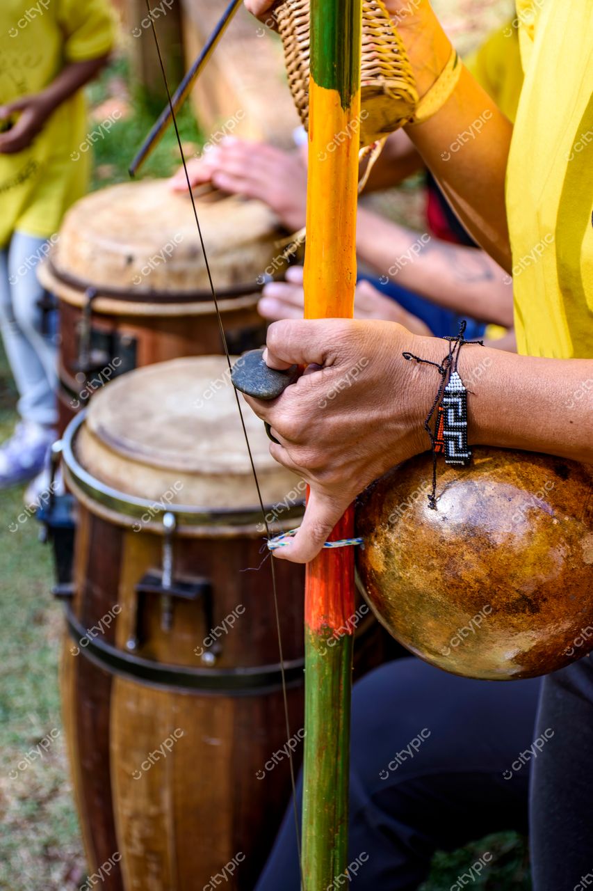 Ritmos Brasileiros: Celebrando a Cultura e a Música ao Ar Livre