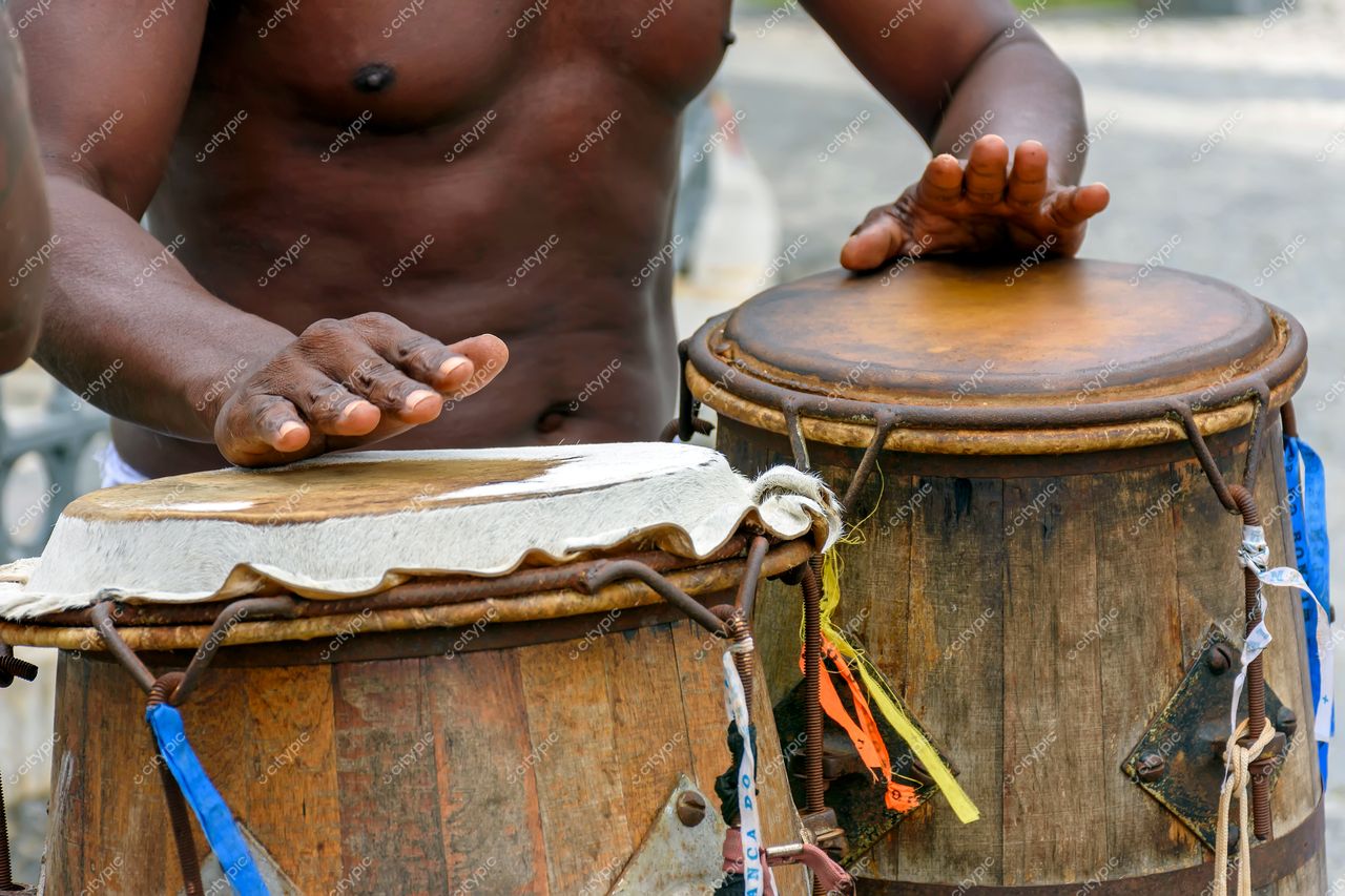 Tambores em Pelourinho: O ritmo vibrante da cultura afro-brasileira em Salvador, Bahia