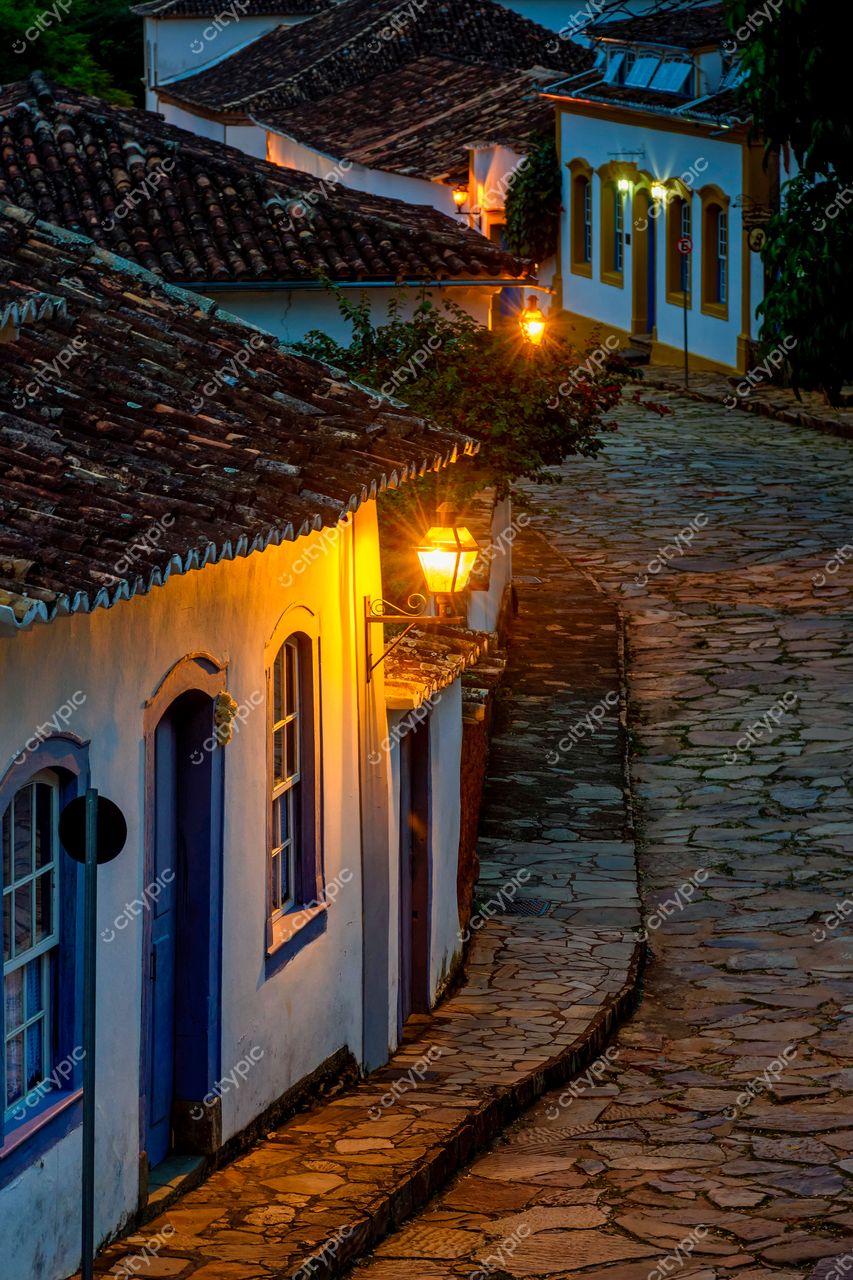 Tiradentes, Minas Gerais: Rua encantadora ao crepúsculo
