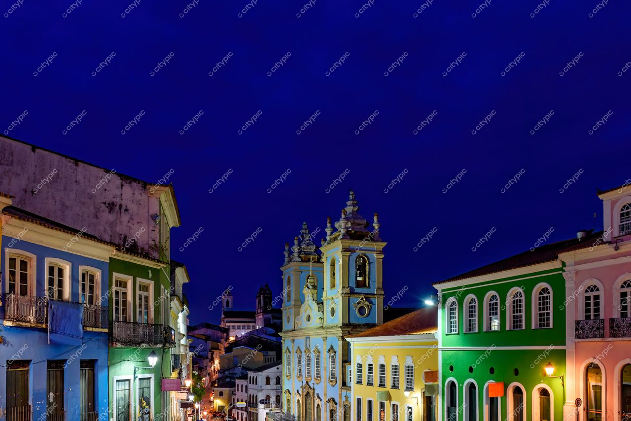 Pelourinho, Salvador: Noite de Cores e Luzes na Arquitetura Colonial
