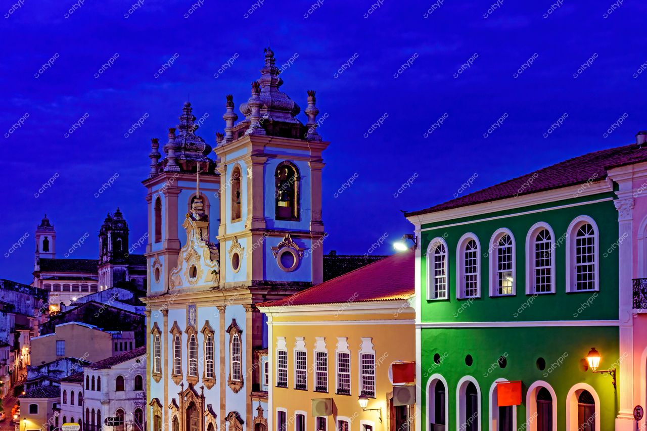 Pelourinho, Salvador: A beleza histórica do crepúsculo na cidade de cores vibrantes