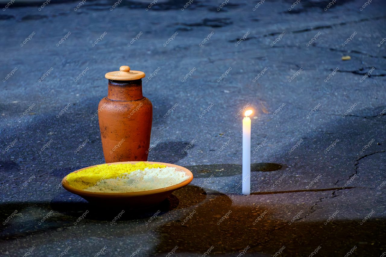 Cerimônia Mística: Prato de Farinha e Vela acesa em Belo Horizonte, Minas Gerais, Brasil