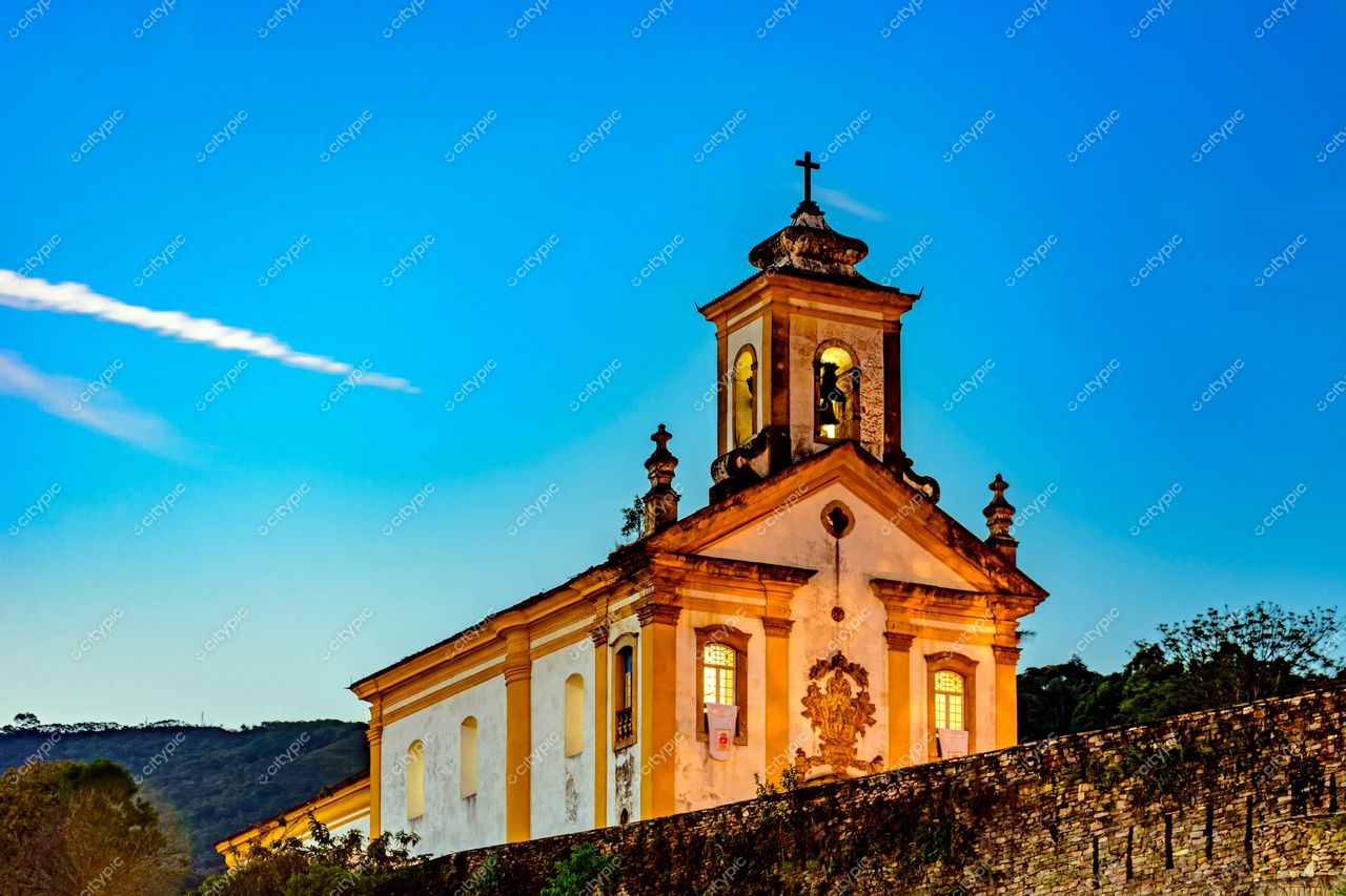 Ouro Preto, Minas Gerais: Igreja de São Francisco de Assis ao entardecer