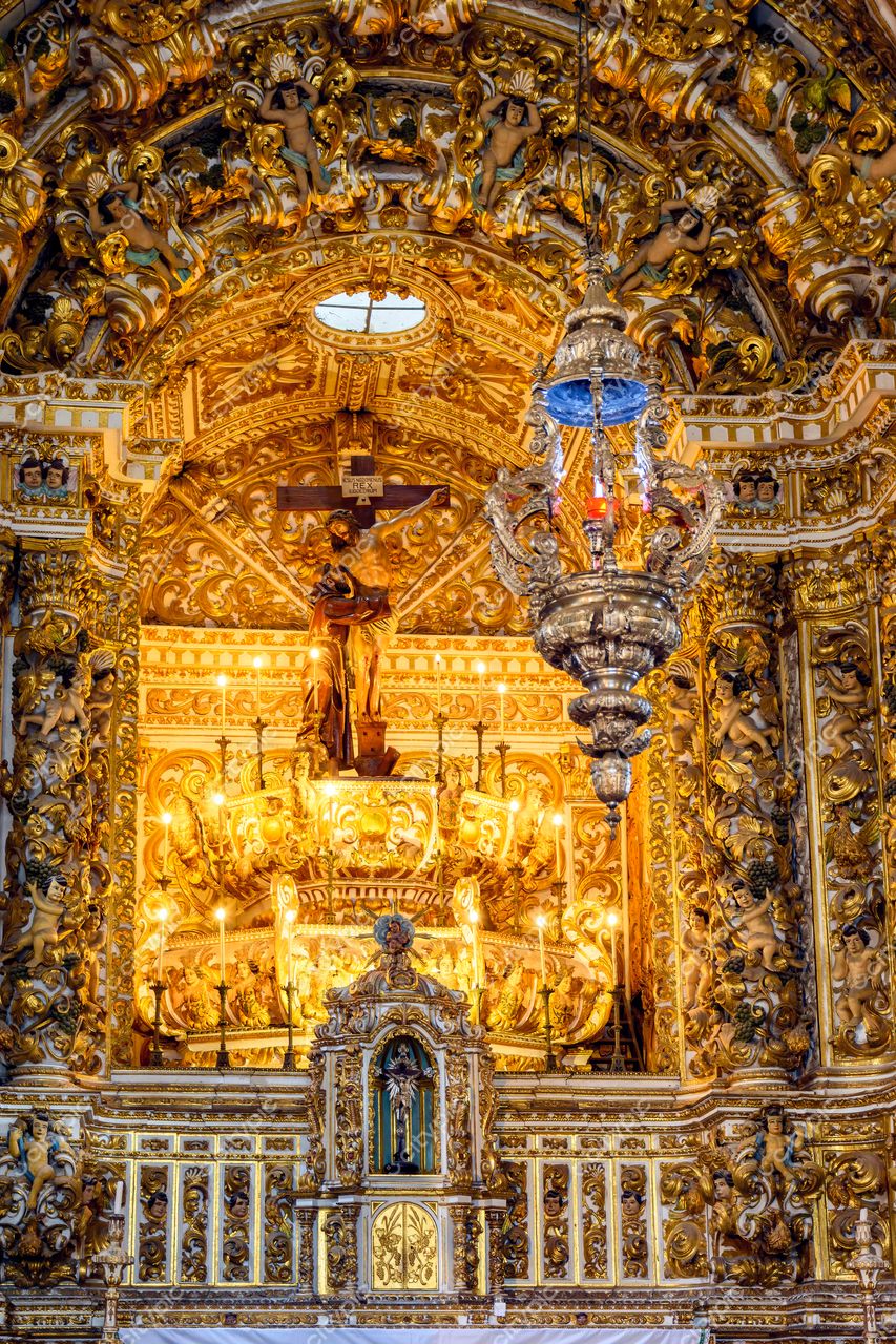 Altar Barroco: Interior da Igreja no Pelourinho, Salvador, Bahia, Brasil