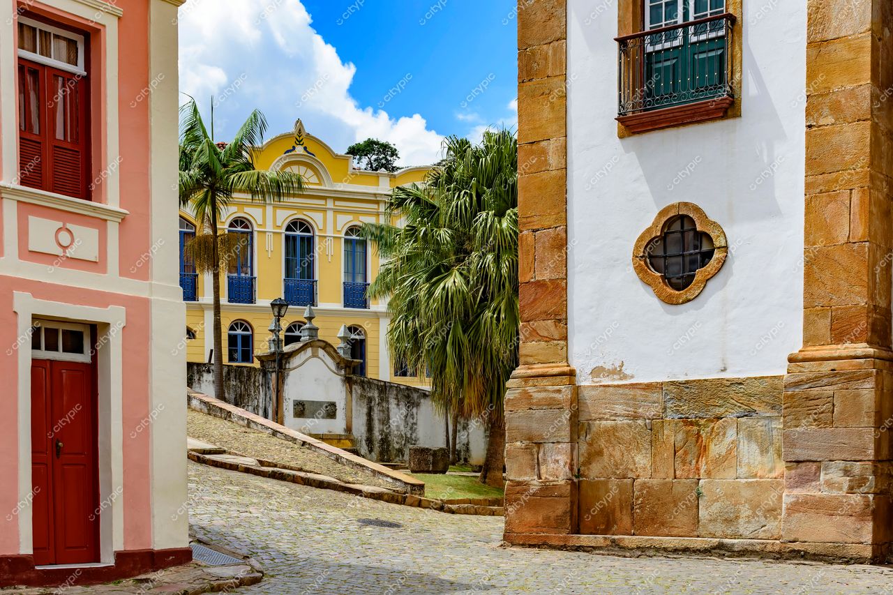 Ouro Preto, Minas Gerais: Residências coloniais e palmeiras exuberantes
