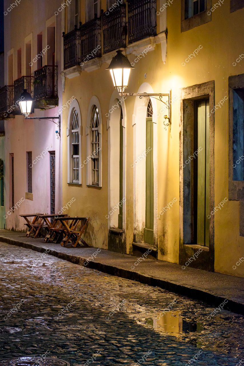 Pelourinho, Salvador: Noite colorida e acolhedora na rua colonial