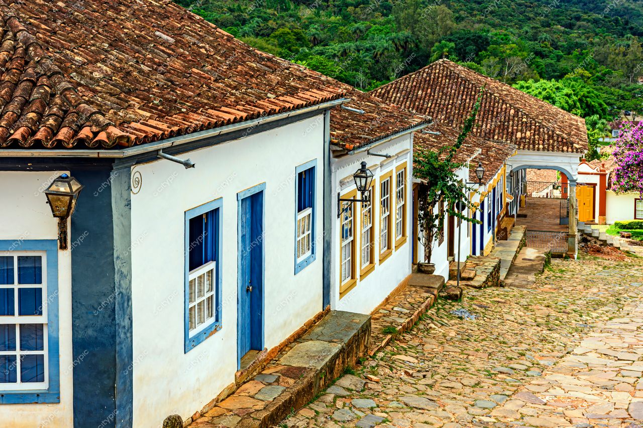 Tiradentes, Minas Gerais: Encanto colonial e natural na cidade histórica do Brasil