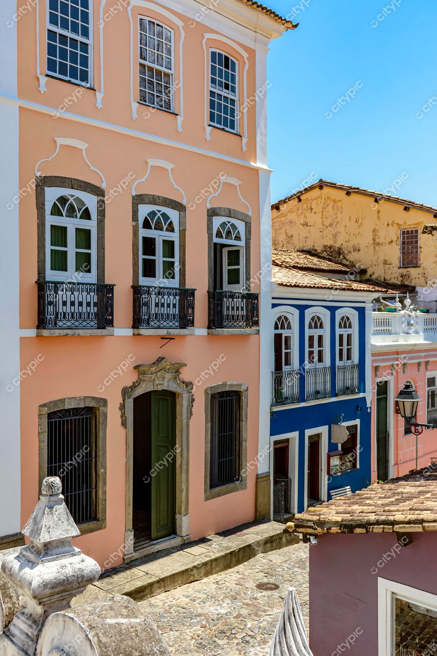 Pelourinho, Salvador: Encanto colonial em tons de rosa e azul