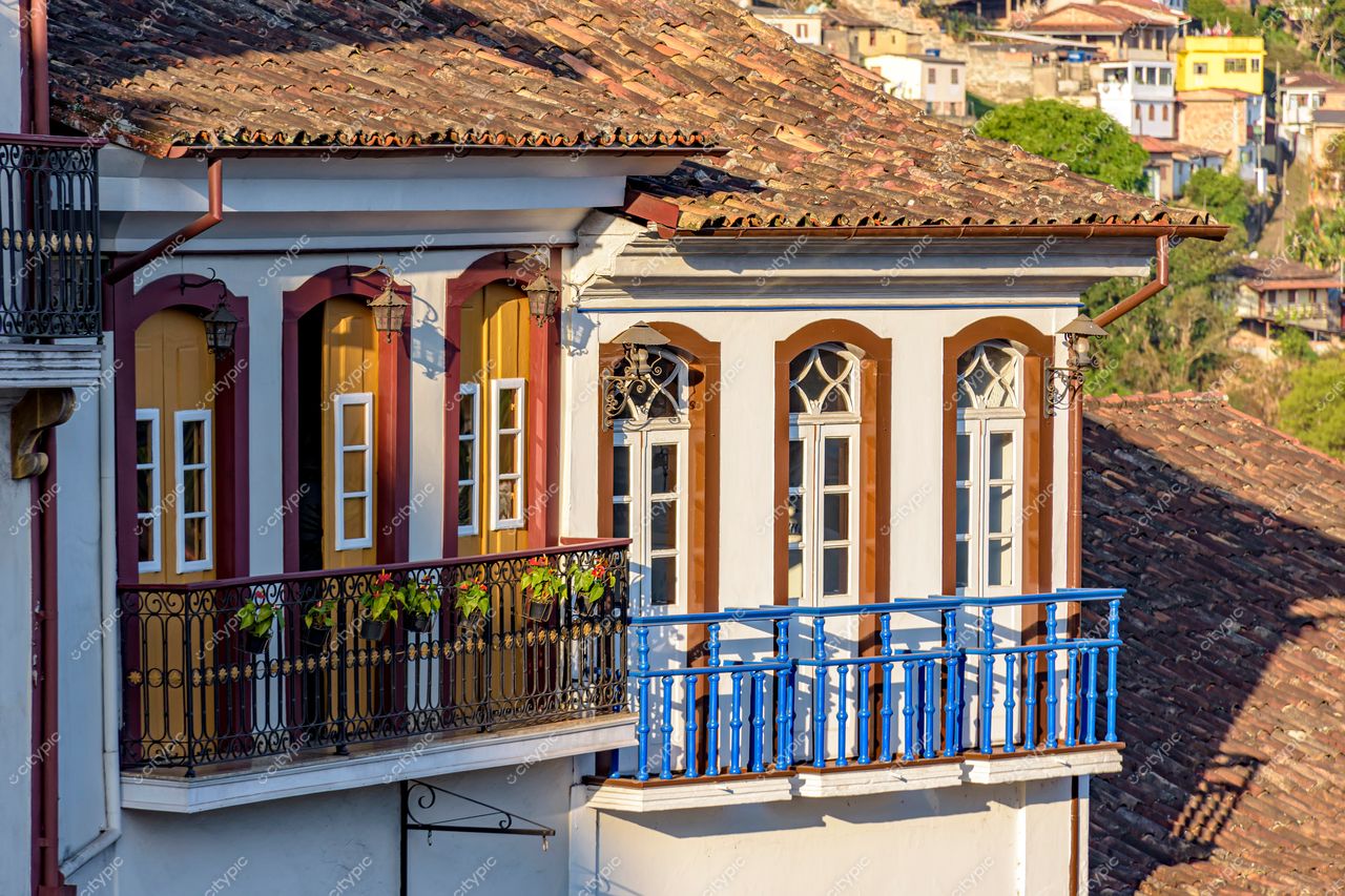 Ouro Preto, Minas Gerais: Varandas Coloridas e Elegância Colonial