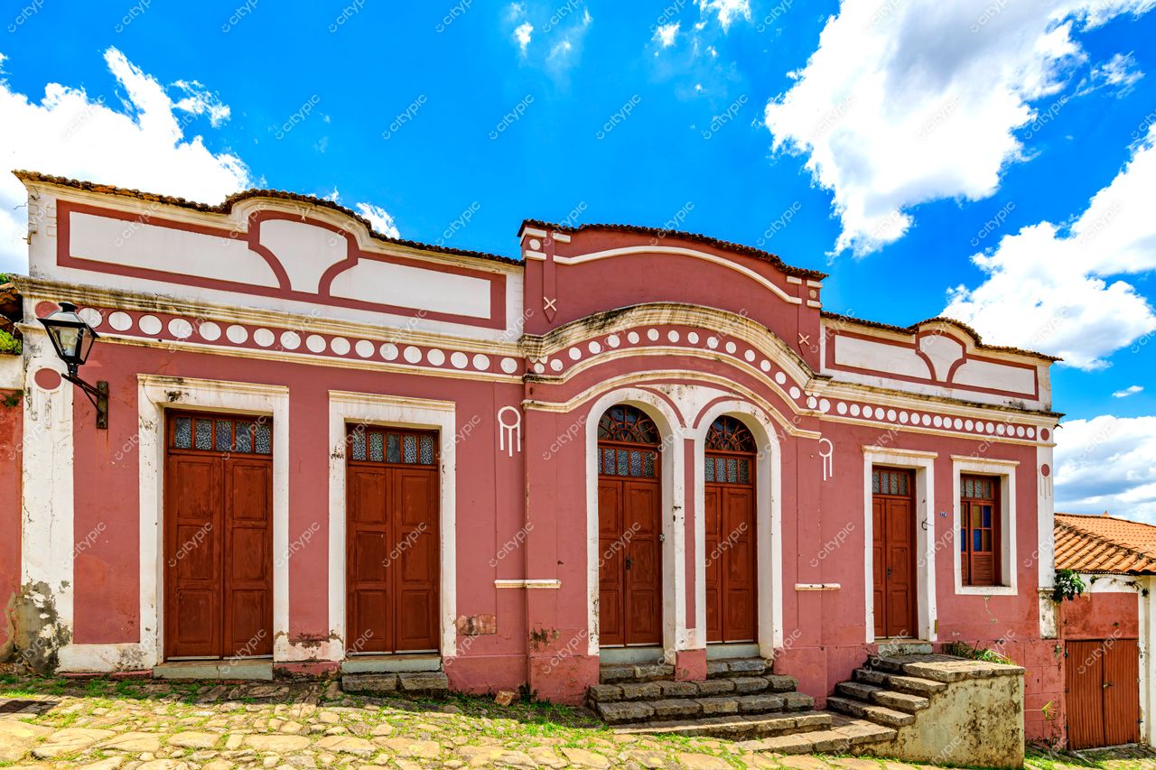 Congonhas, Minas Gerais: Antiga construção colonial em tons de rosa e branco