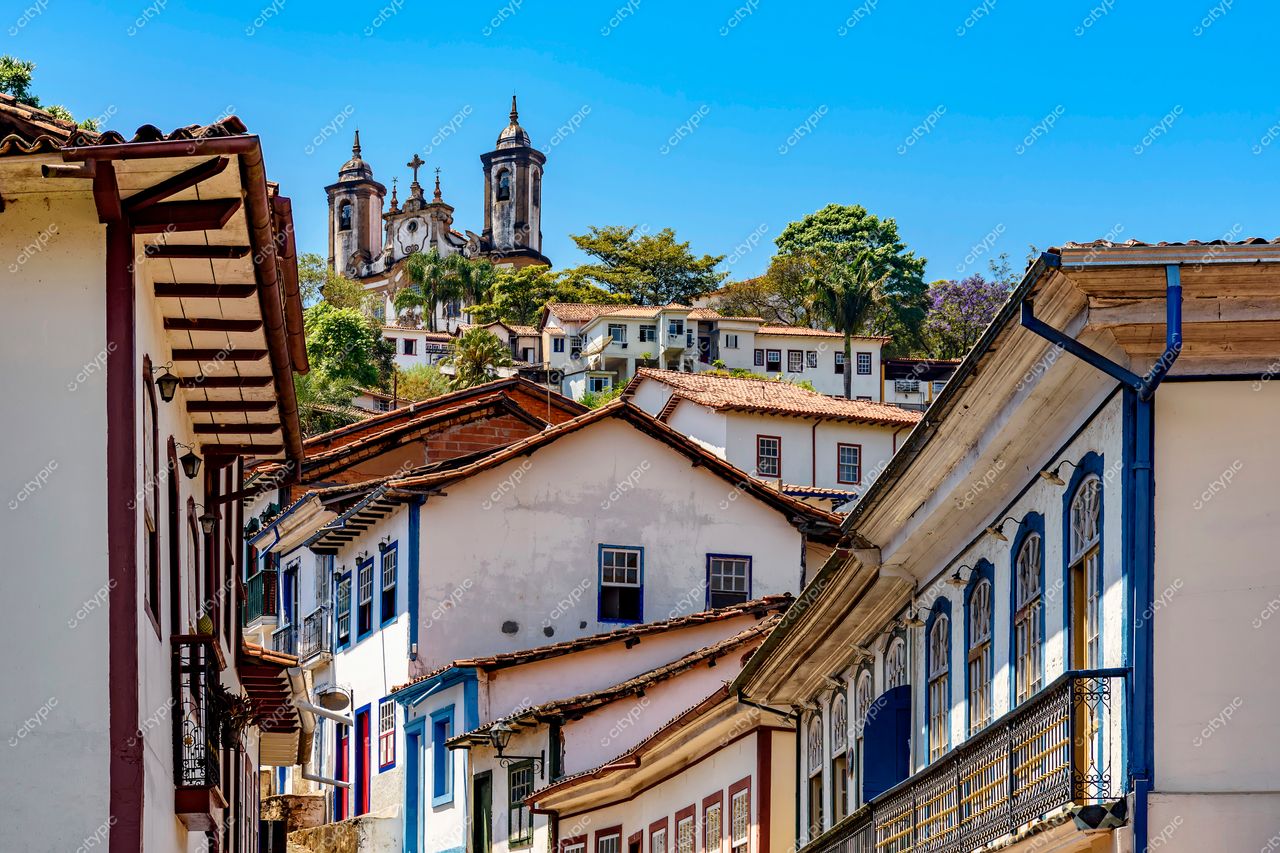 Ouro Preto, Minas Gerais: Casas coloniais e a majestosa Igreja de São Francisco de Assis
