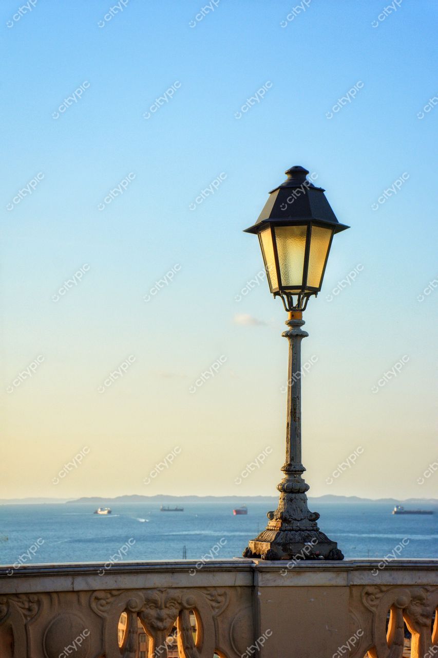 Salvador, Bahia: Lampião Vintage com Vista para o Mar
