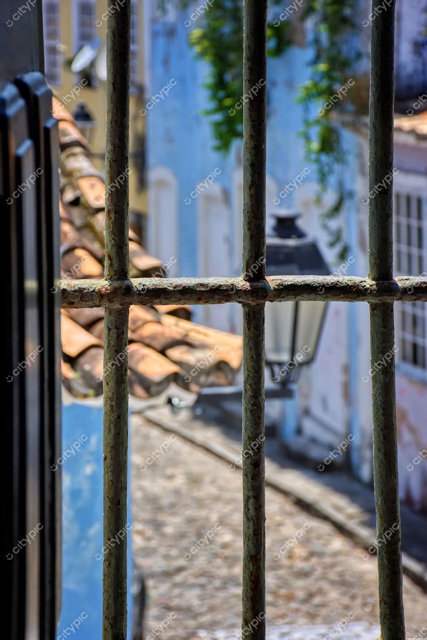 Pelourinho, Salvador: Vista encantadora através da grade metálica