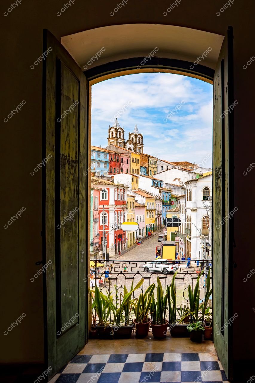 Pelourinho, Salvador: Vista deslumbrante através da janela de batente aberto
