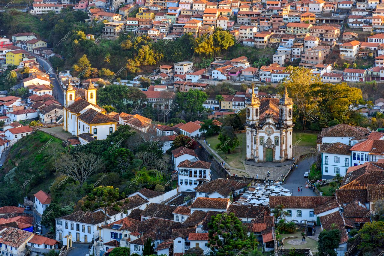 Ouro Preto, Minas Gerais: Beleza colonial em tons de ouro e verde