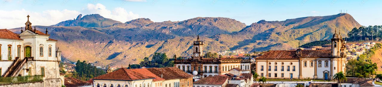 Panorama deslumbrante de Ouro Preto, Minas Gerais: arquitetura colonial e paisagem natural