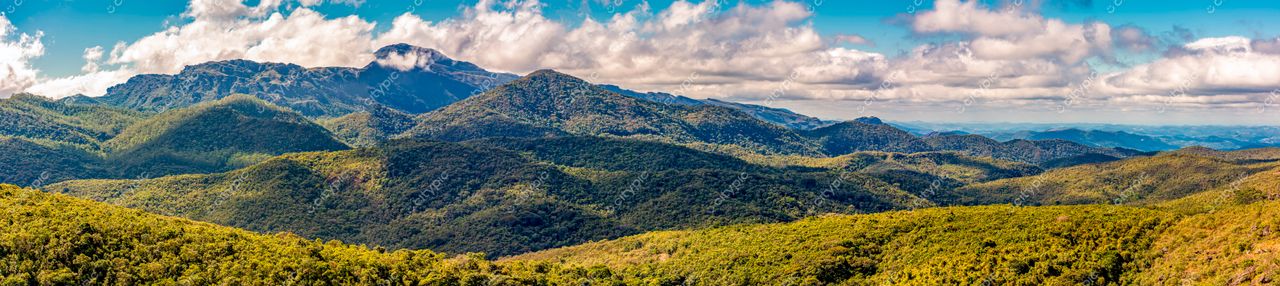 Montanhas Verdejantes: Um Convite à Contemplação da Natureza Intocada