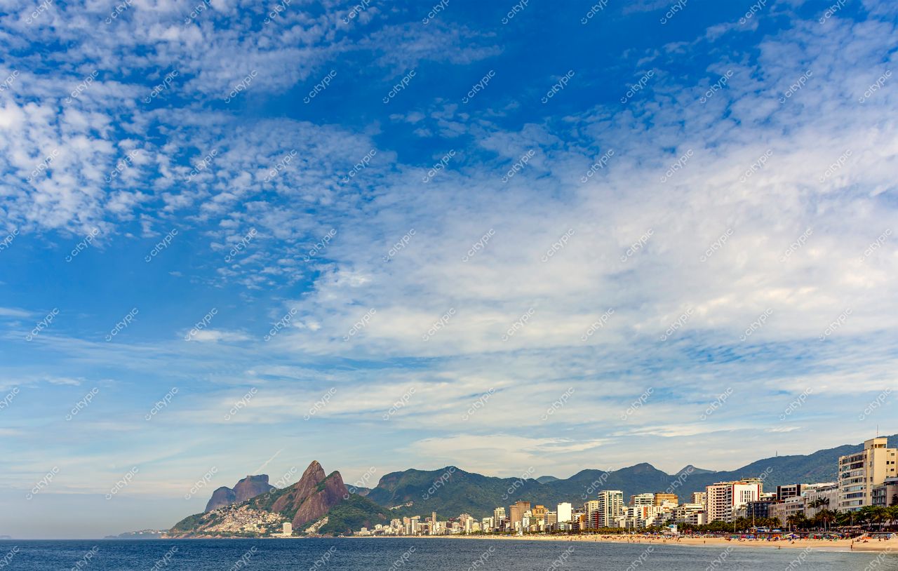 Ipanema, Rio de Janeiro: Um dia ensolarado na praia mais famosa do Brasil