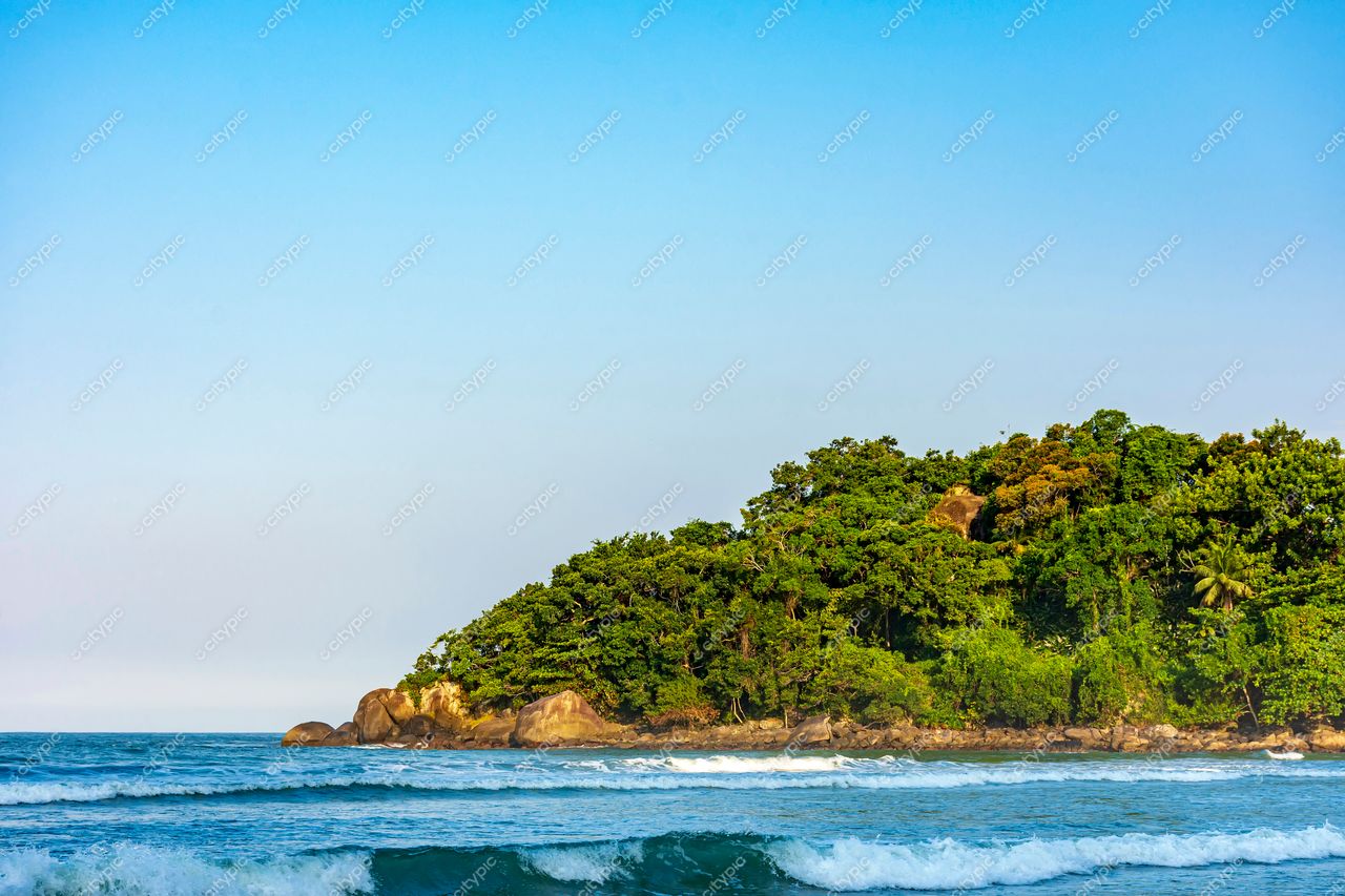 Guarujá, São Paulo: A serenidade da ilha verde e do mar tranquilo