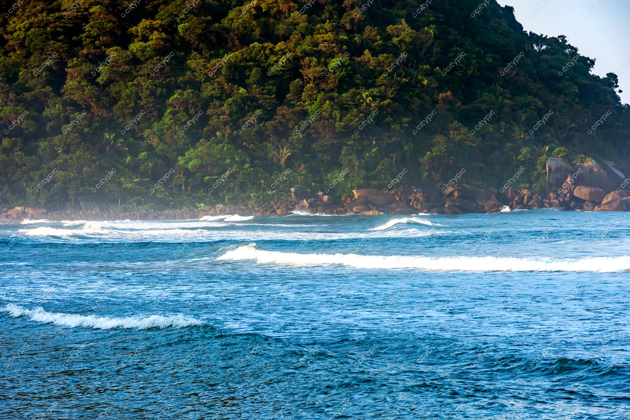 Guarujá, São Paulo: Serenidade e Beleza Tropical na Costa Brasileira