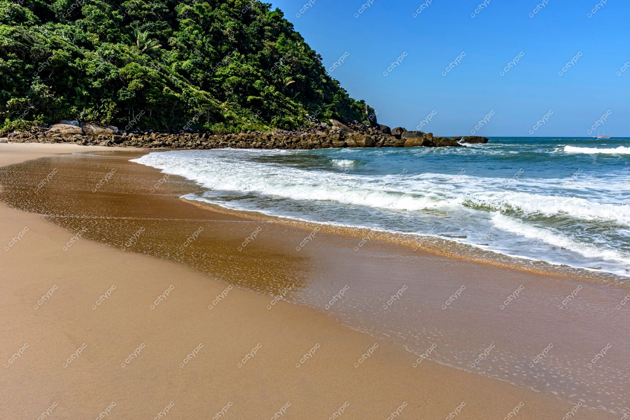 Guarujá, São Paulo: A Tranquilidade Paradisíaca das Praias Brasileiras